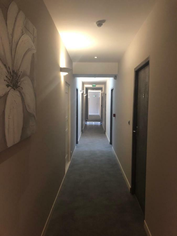 Hotel Le Lys D'Or Vauvert Exteriör bild